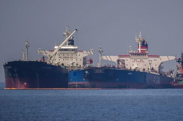 Qué es la flota de buques fantasma por la que se acusa a Venezuela de burlar las sanciones para exportar su petróleo