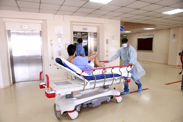 ¿Cuántos médicos generales y especialistas tiene el Minsa y cómo están distribuidos? 