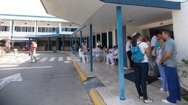 Paralizan labores en policlínica tableña