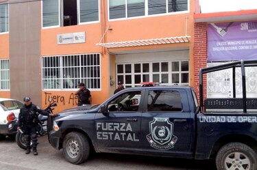Gobernador de Guerrero deja cargo ante protestas por desaparición de jóvenes