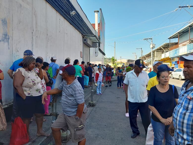 Arroz a $5.00 en San Miguelito: por qué cientos hacen fila desde la madrugada