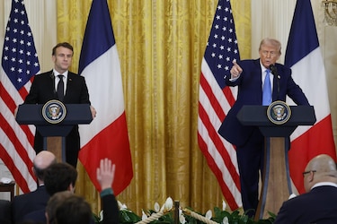 Macron conversa con Trump y Zelenski para enfriar las tensiones bilaterales