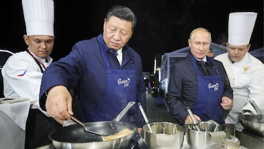 Panqueques rusos para el líder de China, aliado de Vladimir Putin