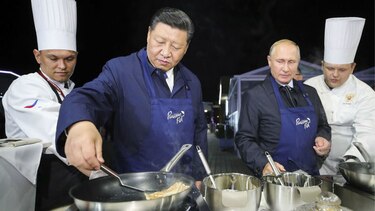Panqueques rusos para el líder de China, aliado de Vladimir Putin