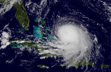 Huracán 'Joaquín' adquiere fuerza cerca de las Bahamas