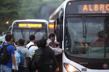 Defensoría del Pueblo recomienda incrementar la cantidad de buses y reorganizar las rutas de transporte 