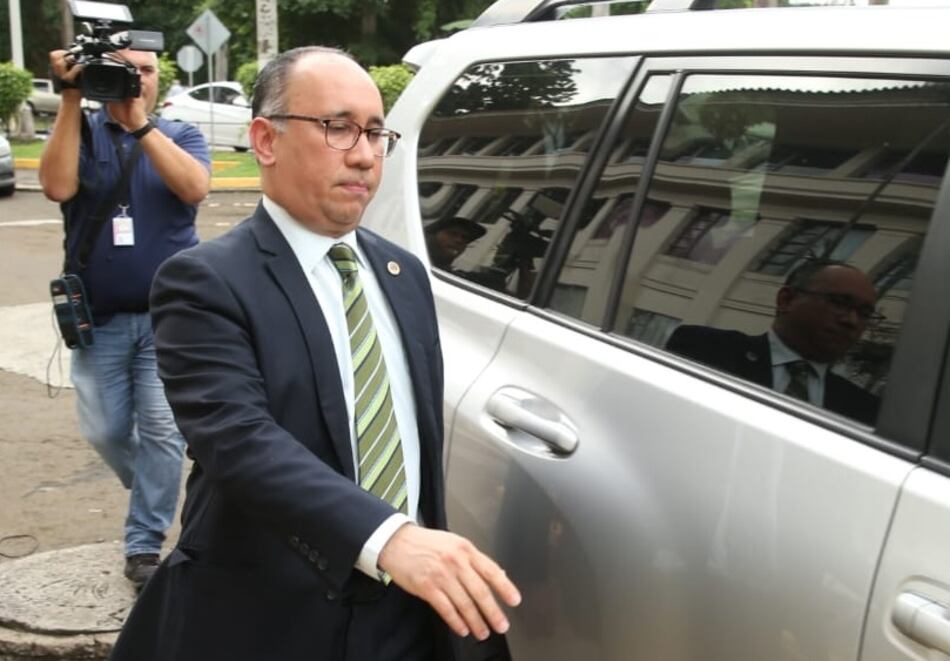 Fiscal Aurelio Vásquez renuncia al Ministerio Público, tras 28 años de servicio