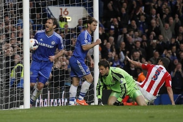 Chelsea gana y vuelve a la punta de la liga inglesa