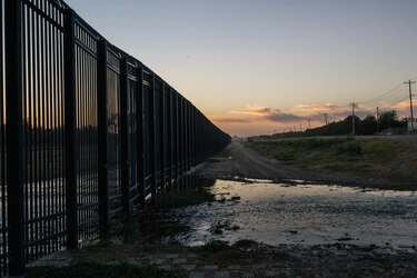 Estados Unidos dice que ya no quedan migrantes debajo de un puente en Texas