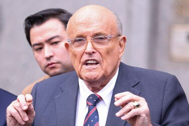 Exalcalde de Nueva York Rudy Giuliani está hospitalizado en condición crítica pero estable