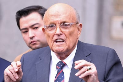 Exalcalde de Nueva York Rudy Giuliani está hospitalizado en condición crítica pero estable