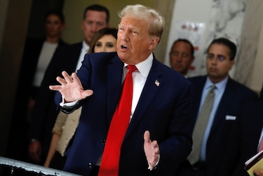 Trump compartió información secreta sobre armas nucleares con un empresario, según medios