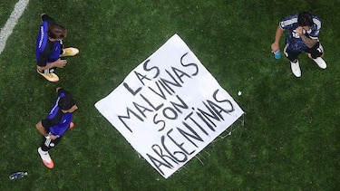 Mundial 2026: Reino Unido pide a la FIFA investigar a Argentina por pancarta sobre las Malvinas