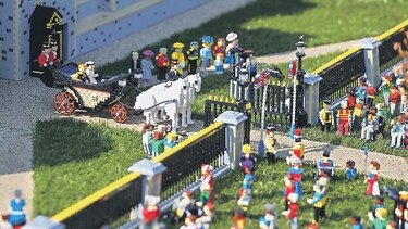 Lego construye castillo de Windsor en miniatura para celebrar boda real