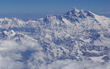 El Everest se enfrenta a un año récord de montañistas
