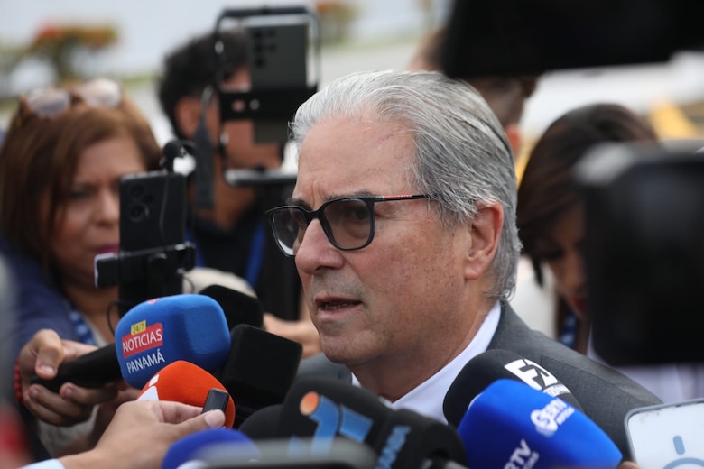 Minuto a minuto: Mulino lloró frente a la Asamblea al mencionar a su esposa