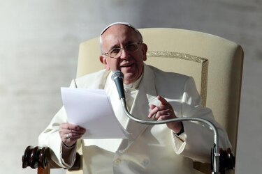 Francisco llama por teléfono a Benedicto XVI para felicitarle la Navidad
