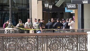 California: hombre asesina  a su esposa en mall  e intenta suicidarse