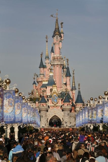 El parque de Disney en París celebra su vigésimo aniversario