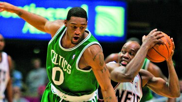 Exjugador de la NBA es llevado ante la ley