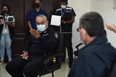 Director de la Policía se reúne con el periodista Juan Cajar y le ofrece disculpas; pero dice que deberá ir a audiencia ante el juez de paz