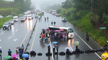 Cierres en varios puntos de Chiriquí provocan malestar; suspenden servicio de ruta David-Panamá
