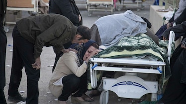 Potente sismo entre Irán e Irak deja más de 330 muertos