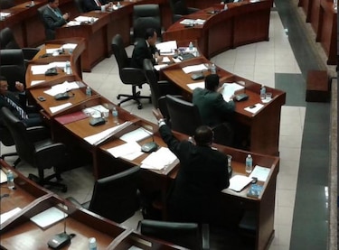 Diputados oficialistas rechazan citar a Cucalón al pleno