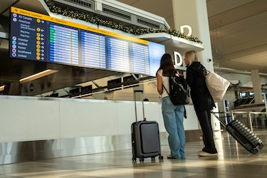 Más de 800 vuelos cancelados en Estados Unidos en ‘inédita’ reducción de tráfico por cierre federal