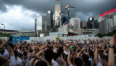 Policía de Hong Kong bloquea fondo financiero destinado a manifestantes