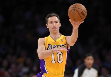 Steve Nash y su récord, la única buena noticia de los Lakers