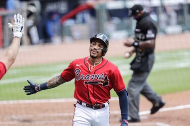 Johan Camargo pega su primer jonrón de la temporada y los Bravos ganan su quinto seguido