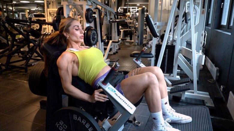Roya Karimi, la mujer que escapó de un matrimonio infantil en Afganistán para convertirse en campeona de fisicoculturismo
