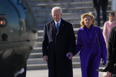 Biden critica los recortes de Trump en su primer discurso desde que dejó el poder