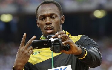 Bolt, improvisado reportero en su propia ceremonia de entrega de medallas