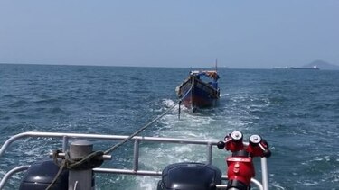 Bomberos reportan incendio en embarcación de pesca cerca de la isla Flamenco