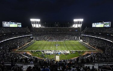 Raiders ganan el que podría ser el último juego en Oakland