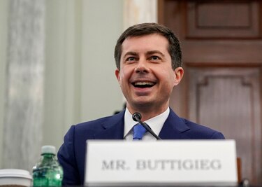 Buttigieg se convierte en el primer miembro abiertamente gay de un gabinete de Estados Unidos