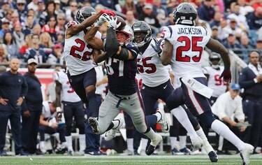 Brady y Gronkowski abren campaña venciendo a Texans