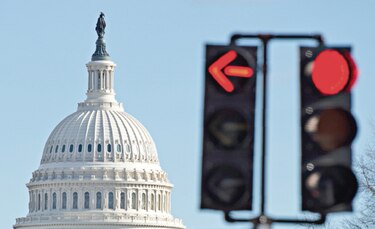 Congreso negocia ayuda a las pequeñas empresas de EU azotadas por Covid