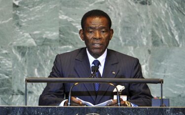 Obiang viaja al Vaticano para entrevistarse con el papa Francisco