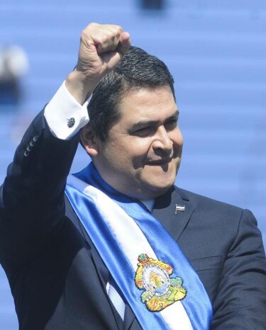 Presidente hondureño viaja a Panamá