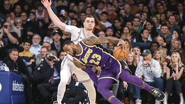 LeBron destaca pero pierden los Lakers; Heat sigue luchando para ‘playoffs’