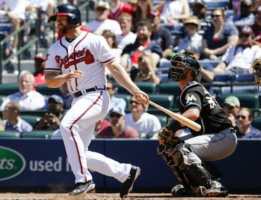 Doble de Gattis le da victoria a Bravos ante Marlins