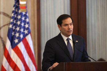 Estados Unidos y Rusia inician contactos diplomáticos para preparar la cumbre entre Trump y Putin