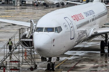 Recuperan segunda caja negra de accidente aéreo en China