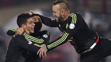 Un doblete del mexicano Vuoso silenció el estadio Nacional de Chile