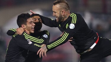Un doblete del mexicano Vuoso silenció el estadio Nacional de Chile