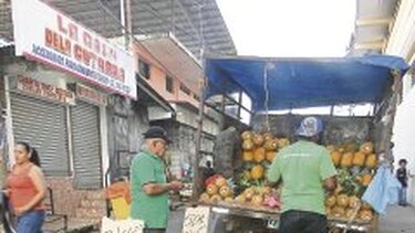 Piña madura invade calles chorreranas