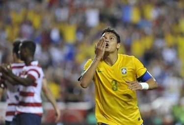 Thiago Silva, lesionado, podría perderse los próximos partidos de Brasil